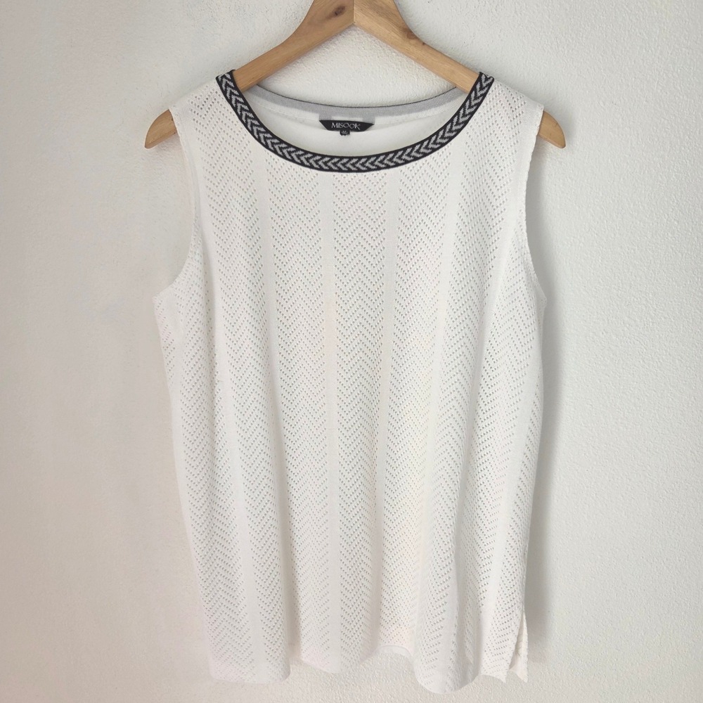 Misook Womens White Pointelle Knit Sleeveless Shell Top Geometric Trim Size M